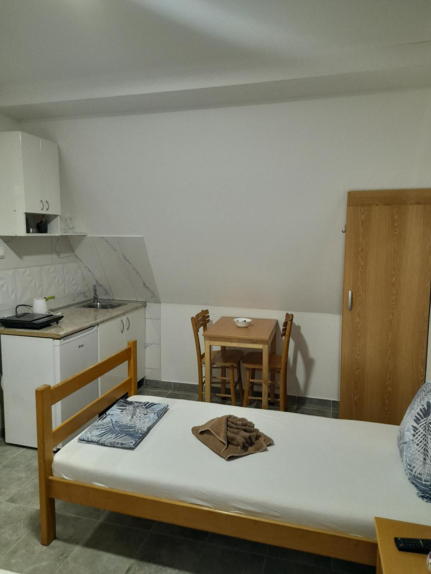 Libero Apartmani Surcin Exterior photo