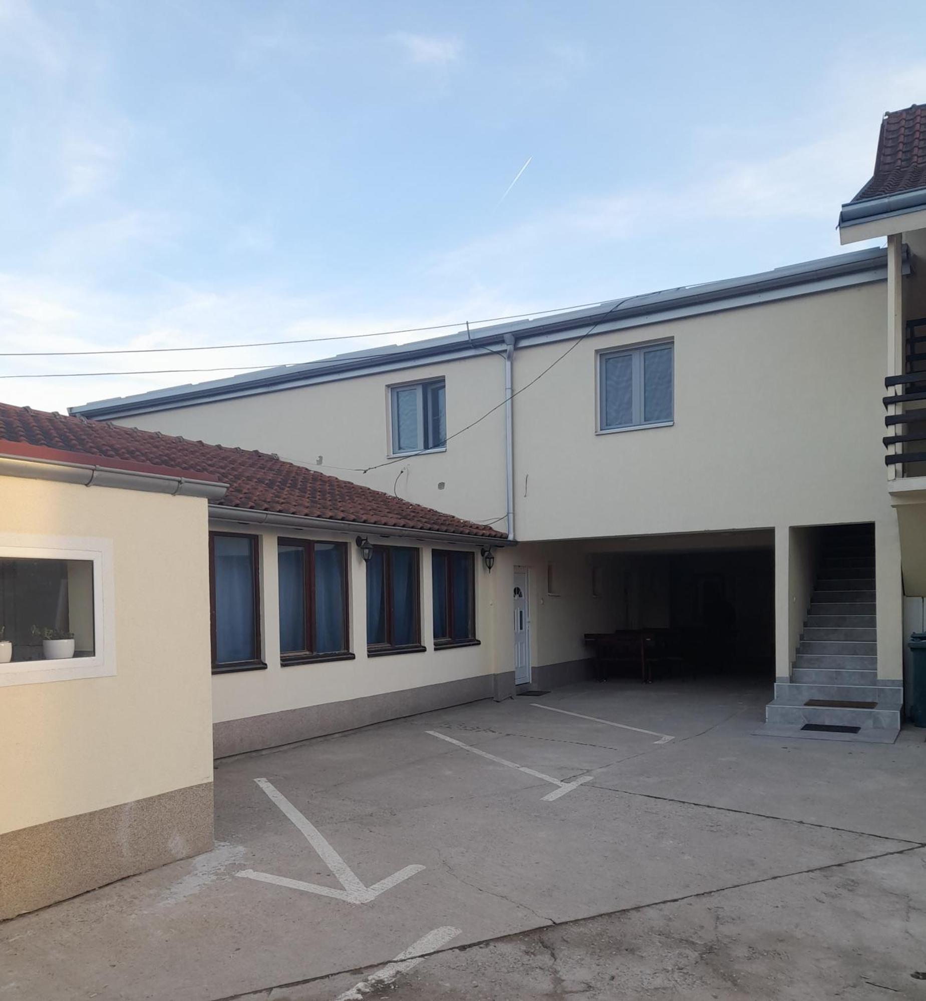 Libero Apartmani Surcin Exterior photo
