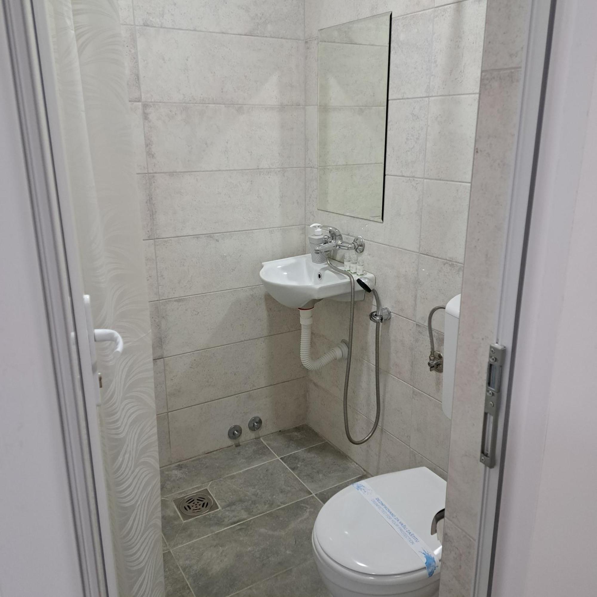 Libero Apartmani Surcin Exterior photo